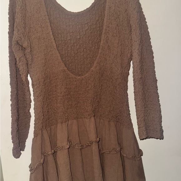 Elegant Brown Open-Back Dress - Picture 4 of 6